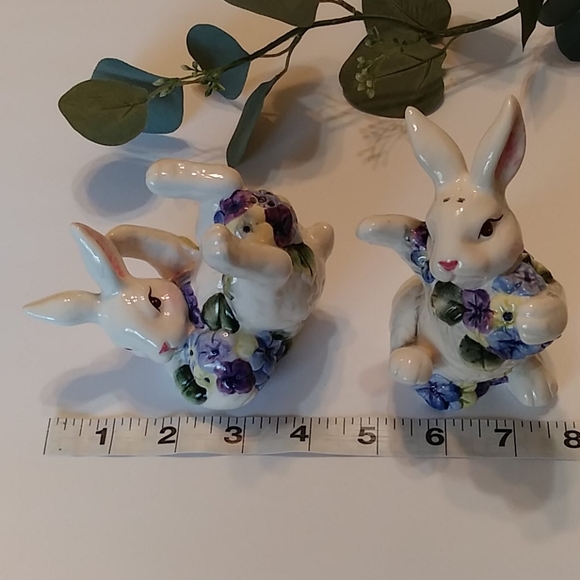 Easter Bunny rabbit set of salt and pepper - Picture 9 of 11